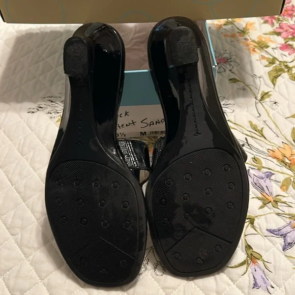 Life Stride black patent sandals with tortoise shell buckle - Picture 3 of 4